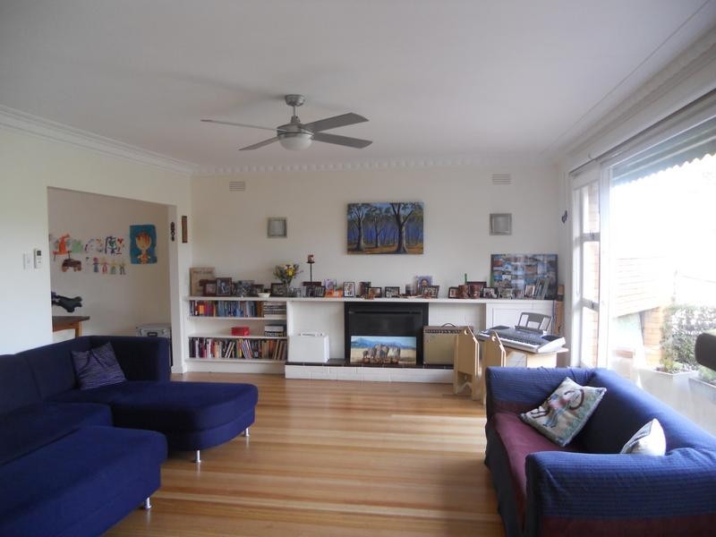 8 Baum Cresent, Highton VIC 3216