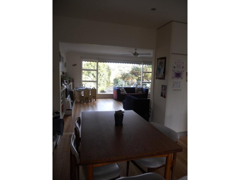 8 Baum Cresent, Highton VIC 3216