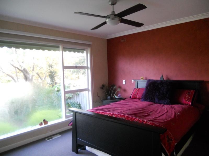 8 Baum Cresent, Highton VIC 3216