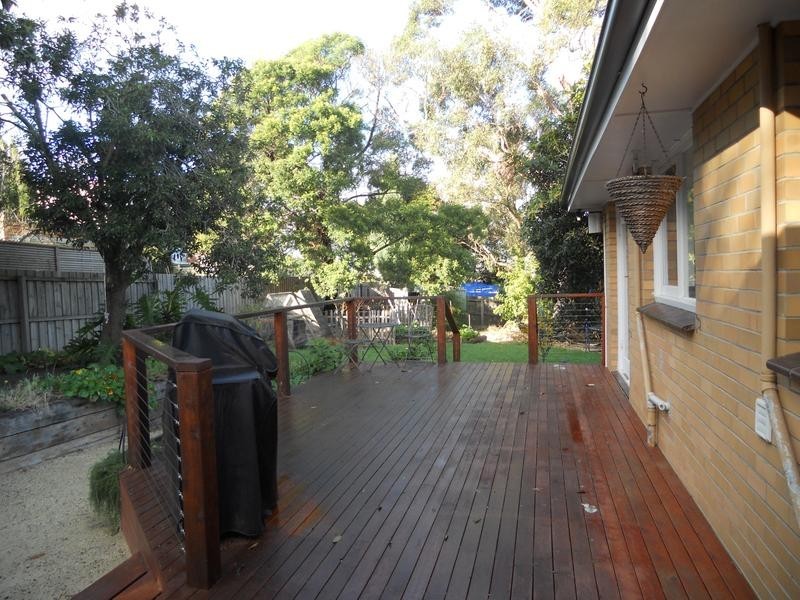 8 Baum Cresent, Highton VIC 3216