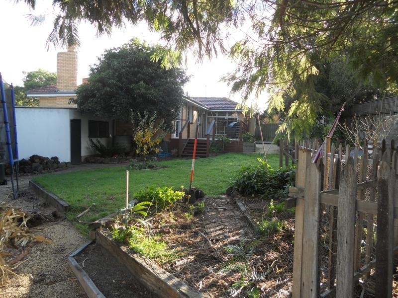 8 Baum Cresent, Highton VIC 3216