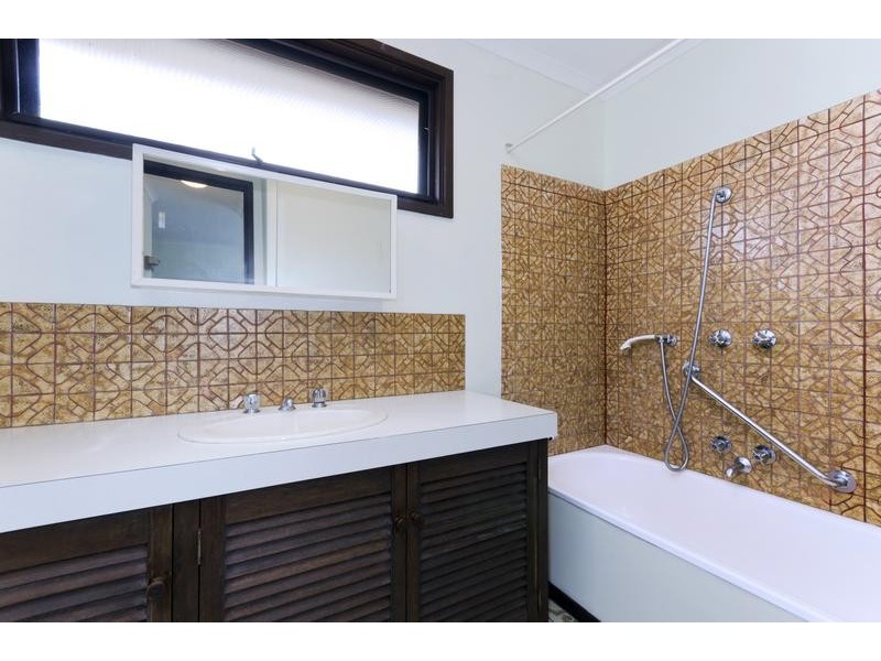 3/50 Hibiscus cres, Newcomb VIC 3219