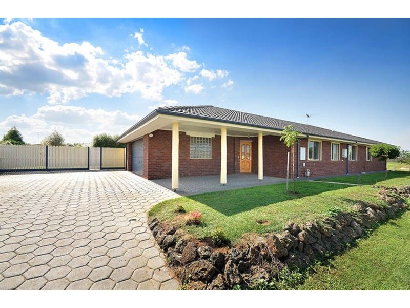 2 Saintly Way, St Albans Park VIC 3219