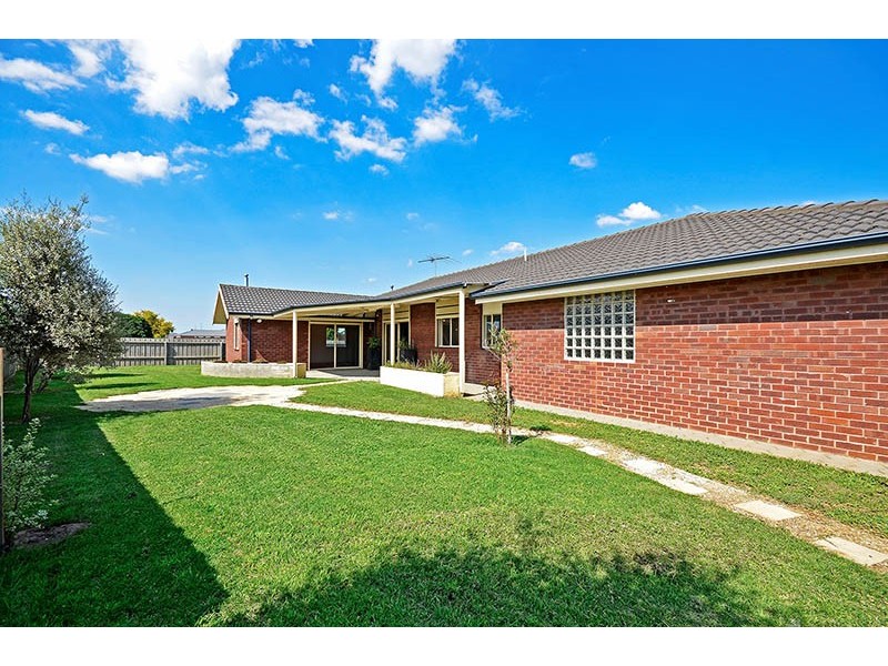 2 Saintly Way, St Albans Park VIC 3219