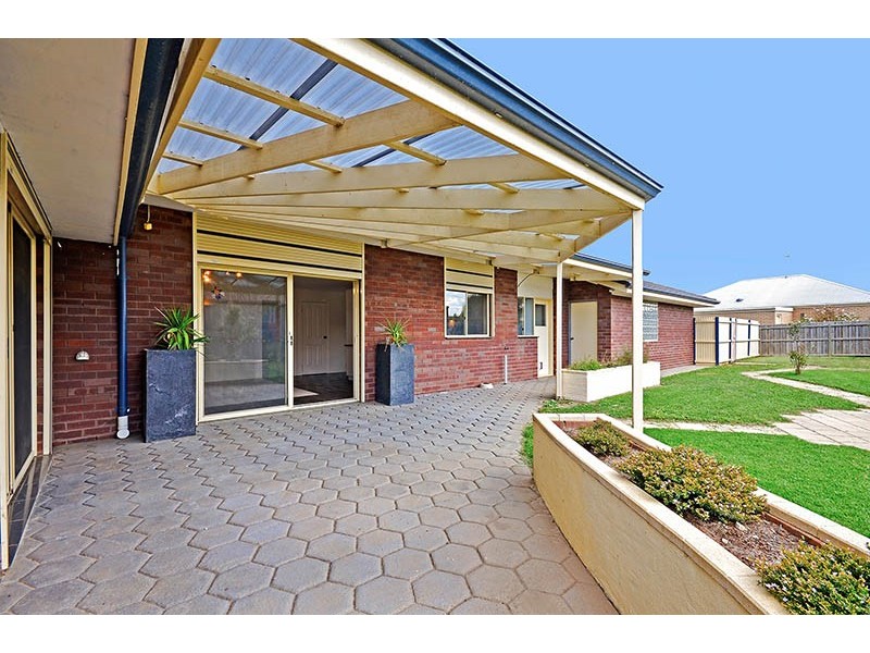 2 Saintly Way, St Albans Park VIC 3219