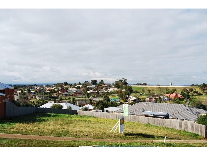 8 Greenfinch Way, Wandana Heights VIC 3216