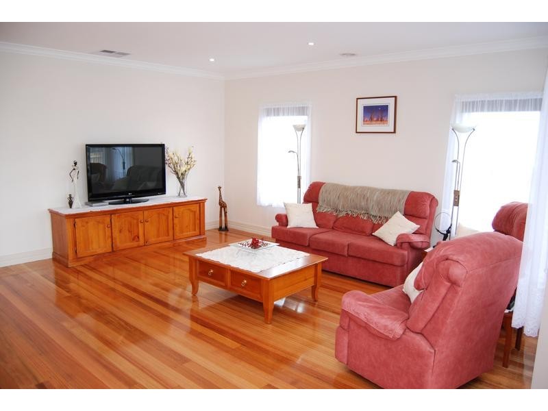 40 St Albans Road, East Geelong VIC 3219