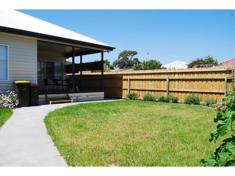 40 St Albans Road, East Geelong VIC 3219