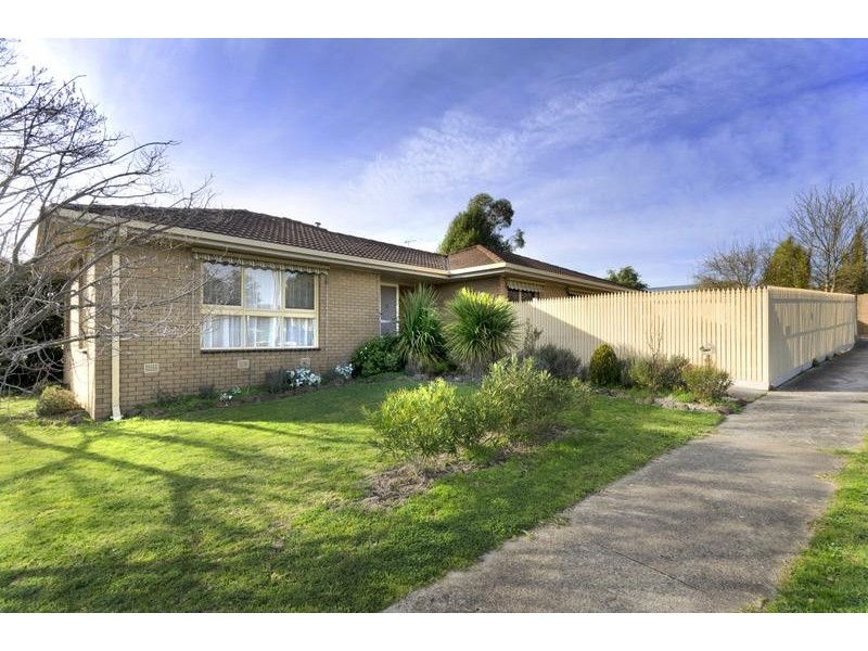 15 Moruya Dve, Grovedale VIC 3216