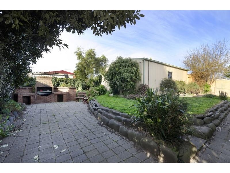 15 Moruya Dve, Grovedale VIC 3216