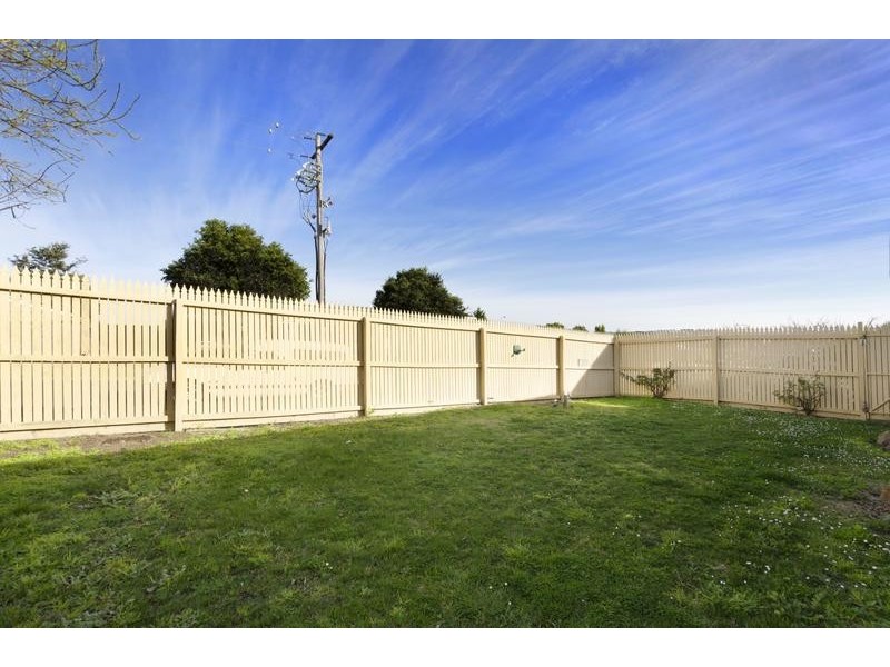 15 Moruya Dve, Grovedale VIC 3216