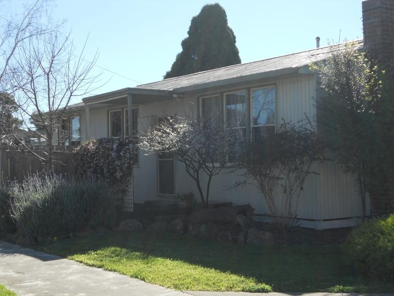 11 Staverly Road, Herne Hill VIC 3218