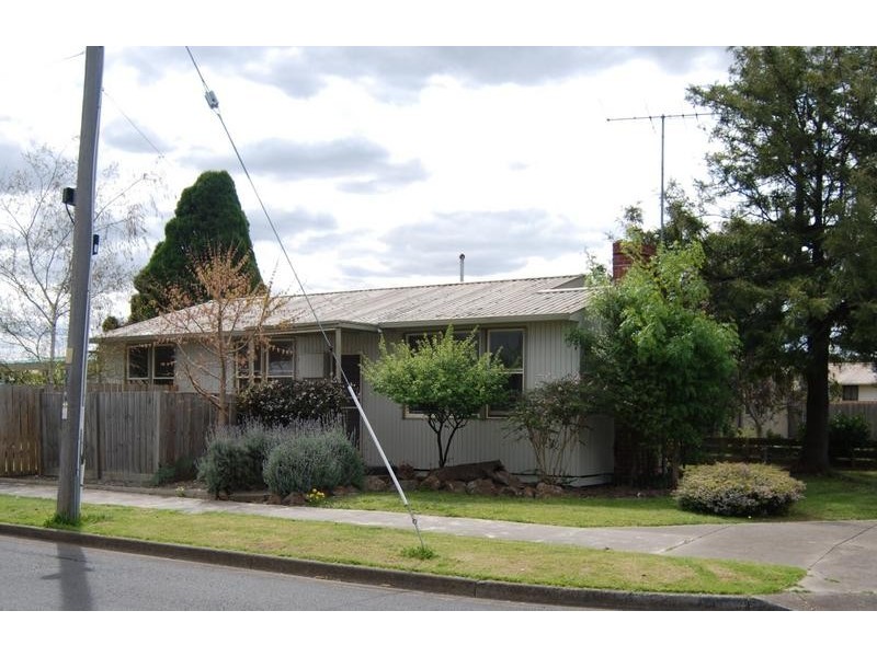 11 Staverly Road, Herne Hill VIC 3218