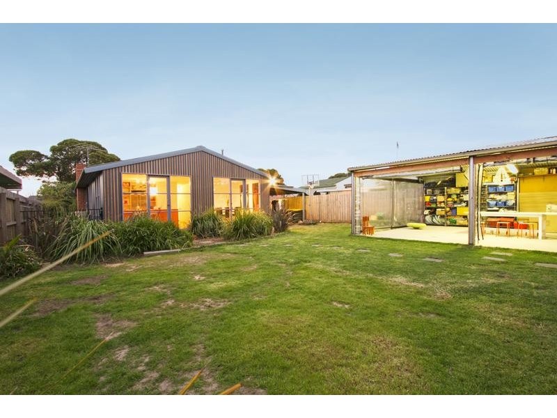 9 Itkeston Street, Herne Hill VIC 3218