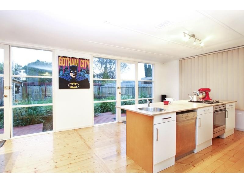 9 Itkeston Street, Herne Hill VIC 3218