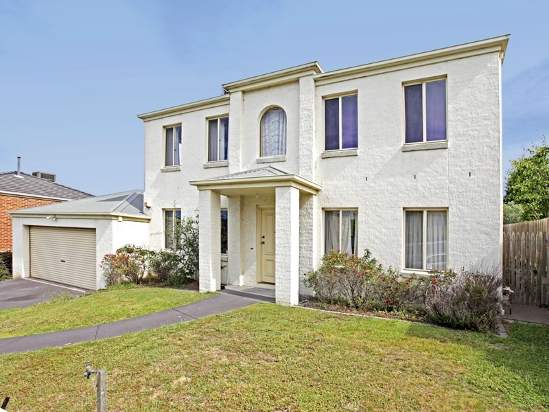 8 Victory Way, Highton VIC 3216