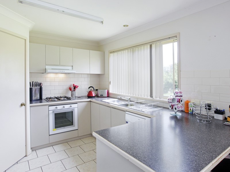 8 Victory Way, Highton VIC 3216