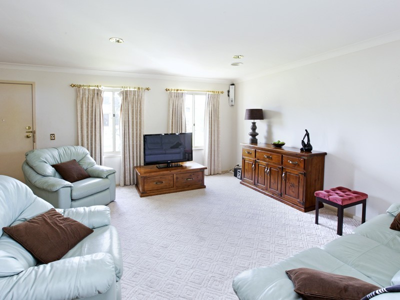 8 Victory Way, Highton VIC 3216