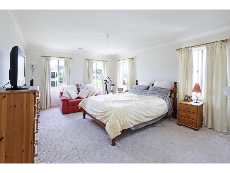8 Victory Way, Highton VIC 3216