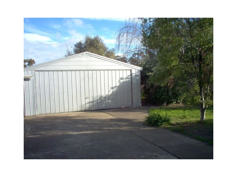 233 Roslyn Road, Highton VIC 3216