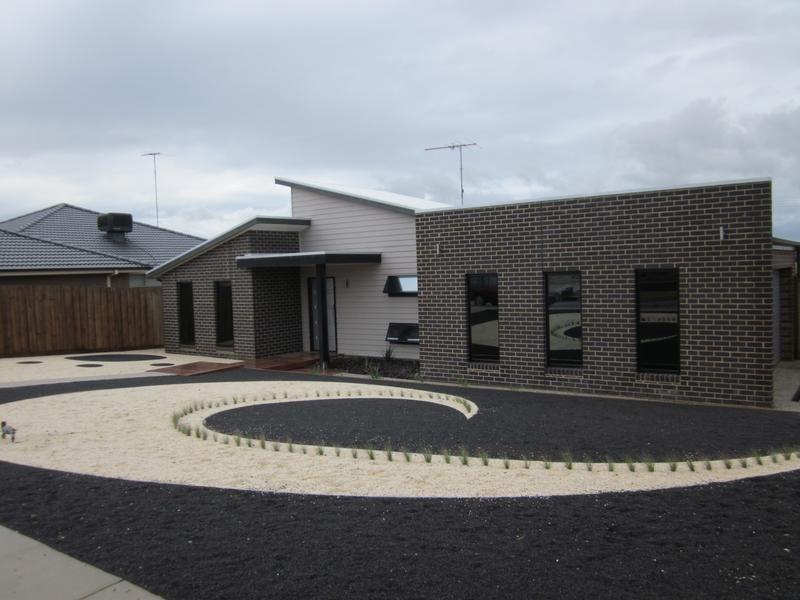 10 Viogner Place, Waurn Ponds VIC 3216