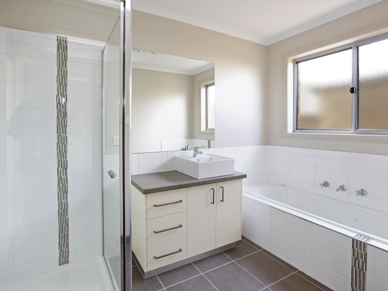 3/3-5 Dardell Crt, Norlane VIC 3214