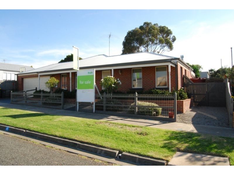 4 Fern St, Newcomb VIC 3219