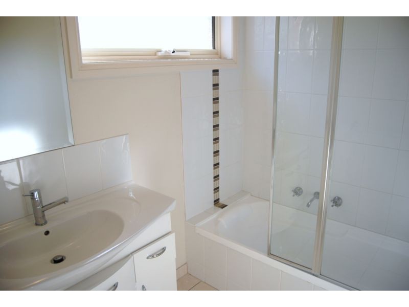 4 Fern St, Newcomb VIC 3219