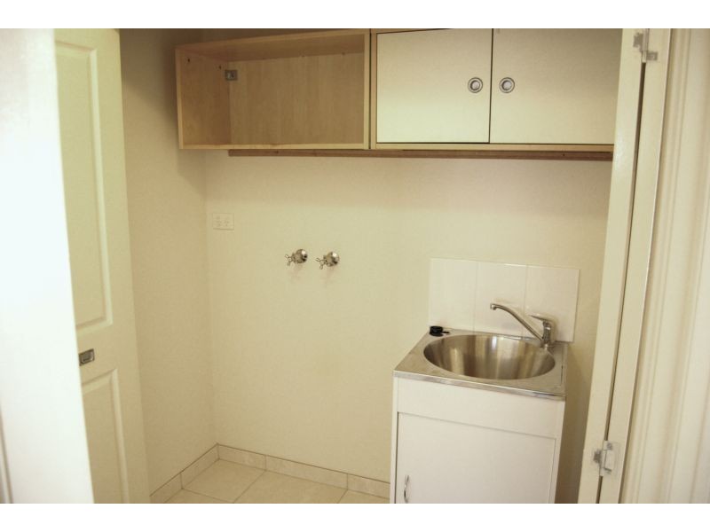 4 Fern St, Newcomb VIC 3219