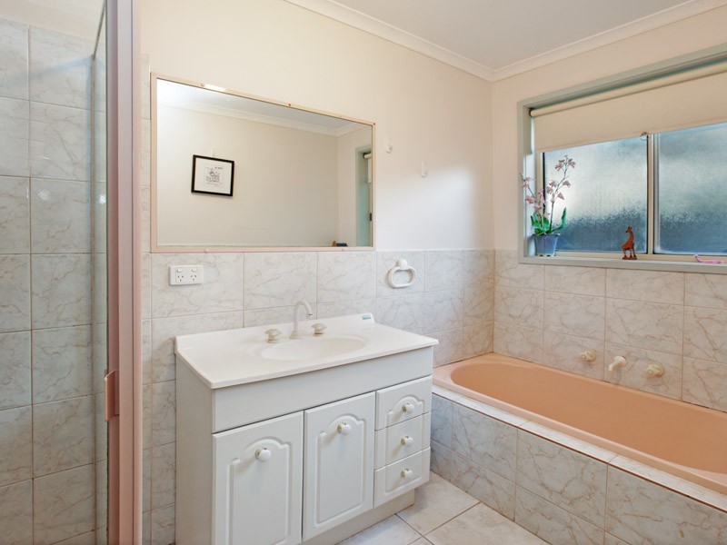25 Bickford Rd, Grovedale VIC 3216
