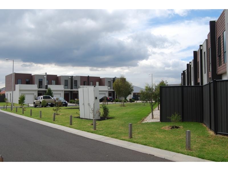 8/39 Astley Crescent, Point Cook VIC 3030
