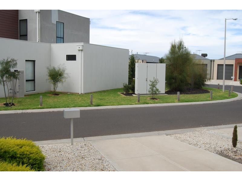 8/39 Astley Crescent, Point Cook VIC 3030