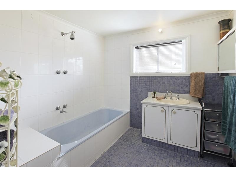 6 Milton St, Bell Park VIC 3215