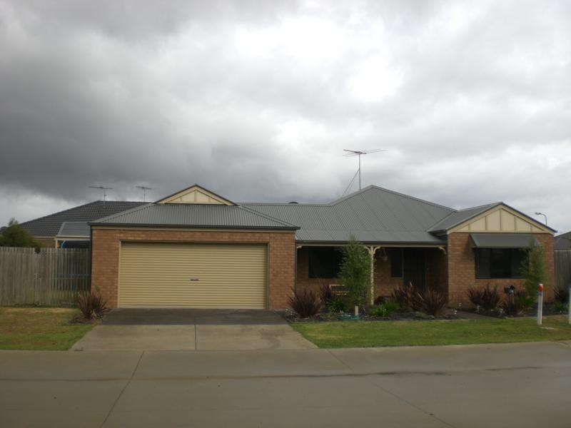 26 Carstairs Close, Grovedale VIC 3216
