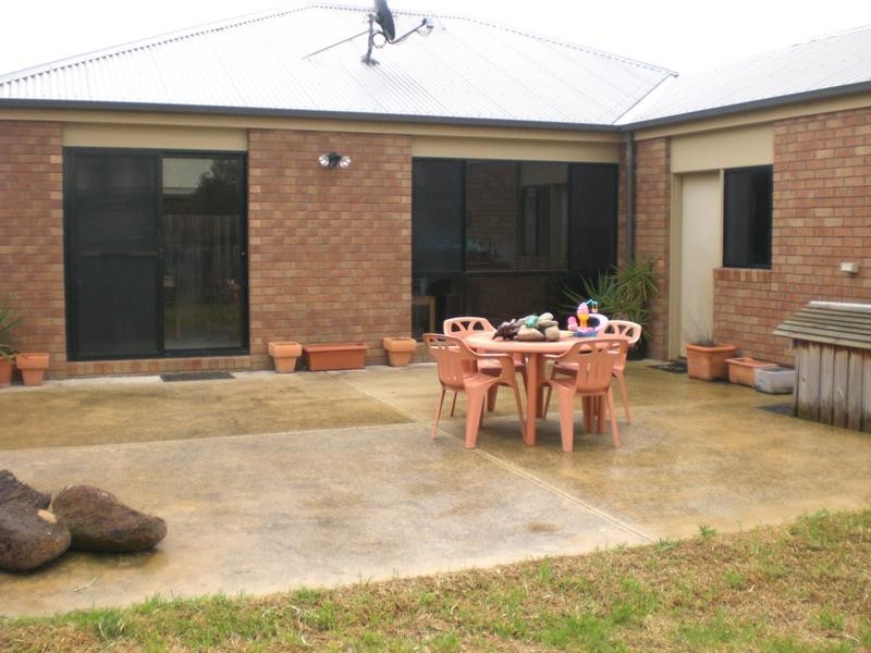 26 Carstairs Close, Grovedale VIC 3216