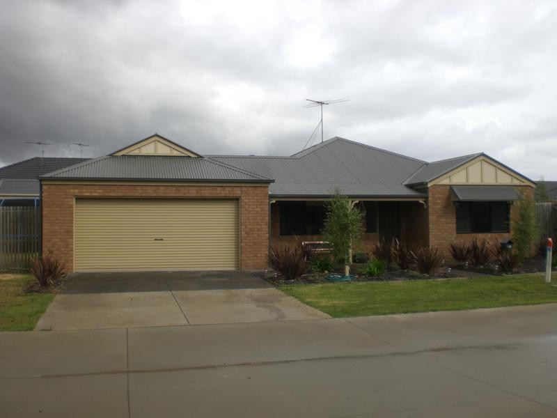 26 Carstairs Close, Grovedale VIC 3216