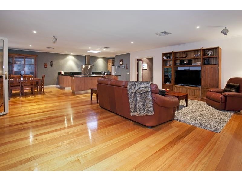 6 Marconi Place, Lara VIC 3212