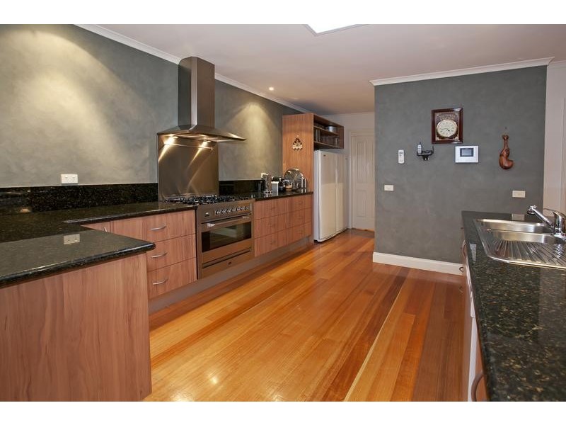 6 Marconi Place, Lara VIC 3212