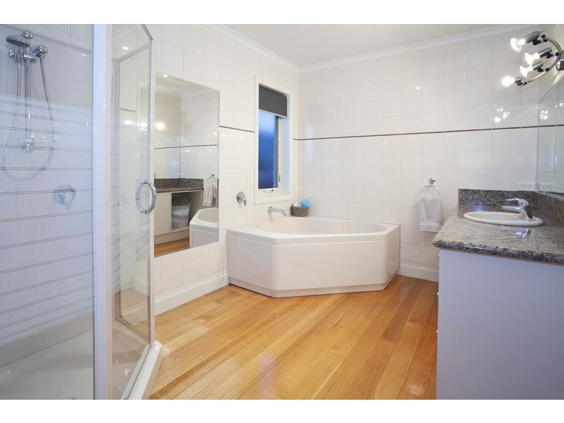6 Marconi Place, Lara VIC 3212