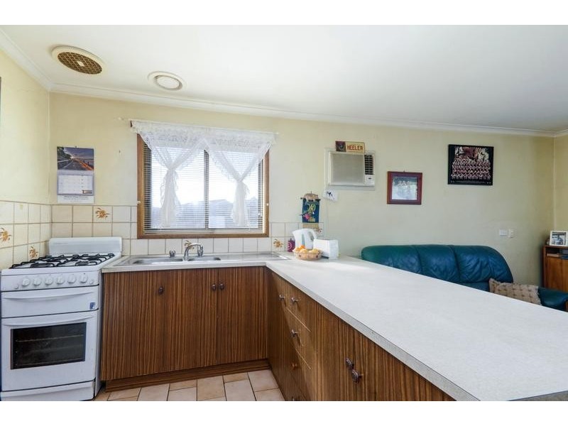 4/2 Cernan Crt, Whittington VIC 3219