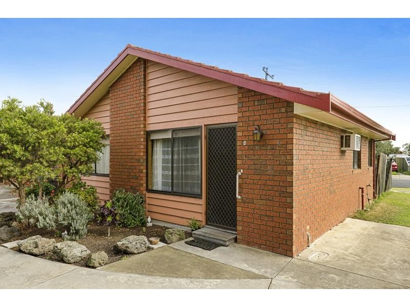 4/2 Cernan Crt, Whittington VIC 3219