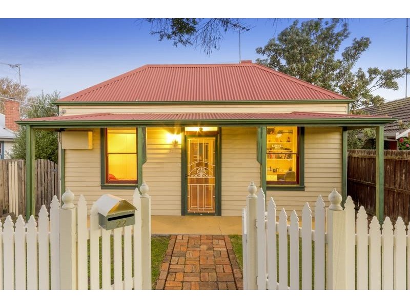 22 Regent St, Whittington VIC 3219