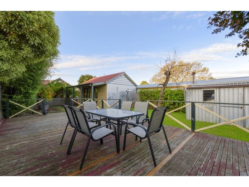 22 Regent St, Whittington VIC 3219