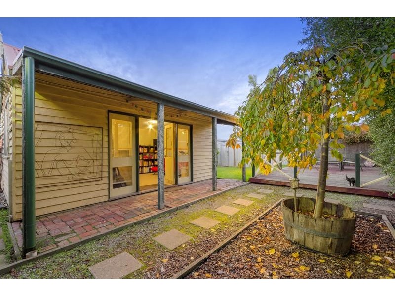 22 Regent St, Whittington VIC 3219