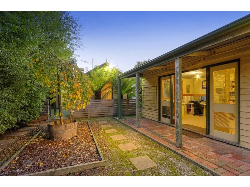22 Regent St, Whittington VIC 3219