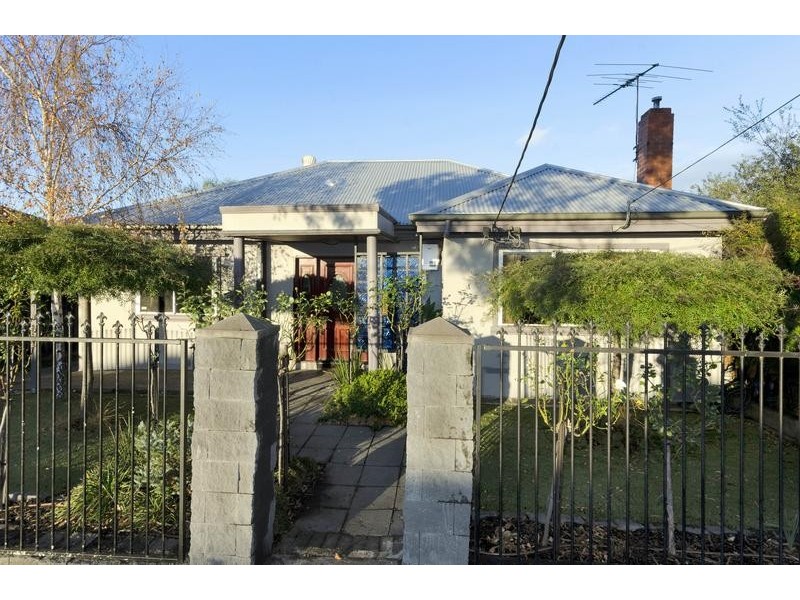 2 McNabb Avenue, Geelong West VIC 3218