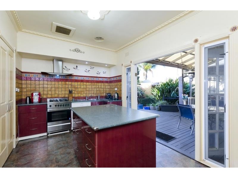2 McNabb Avenue, Geelong West VIC 3218