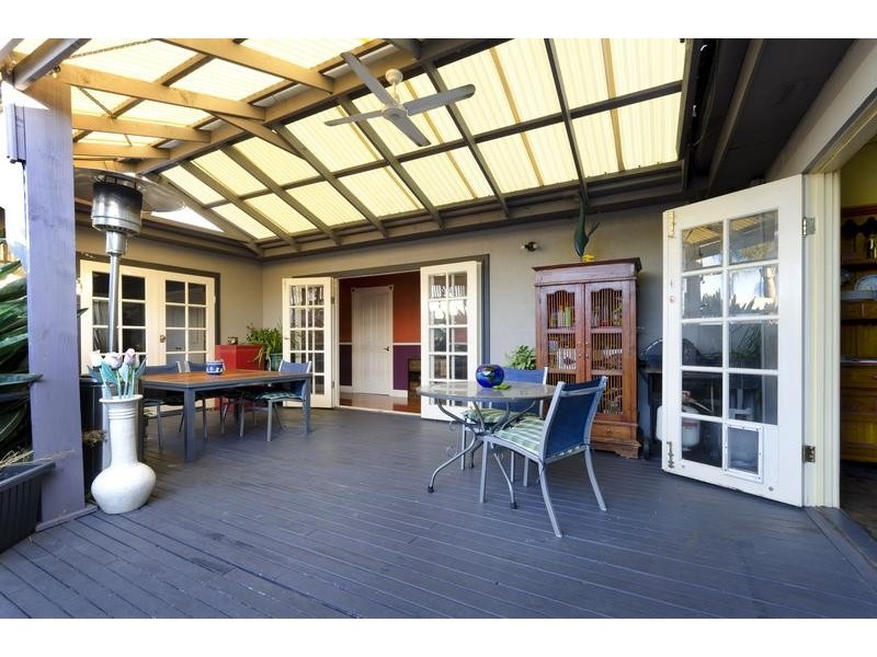2 McNabb Avenue, Geelong West VIC 3218