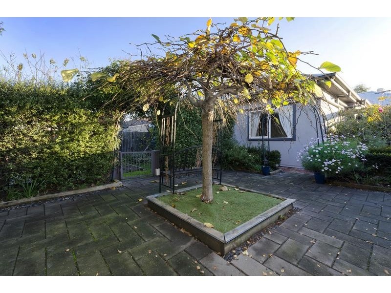 2 McNabb Avenue, Geelong West VIC 3218