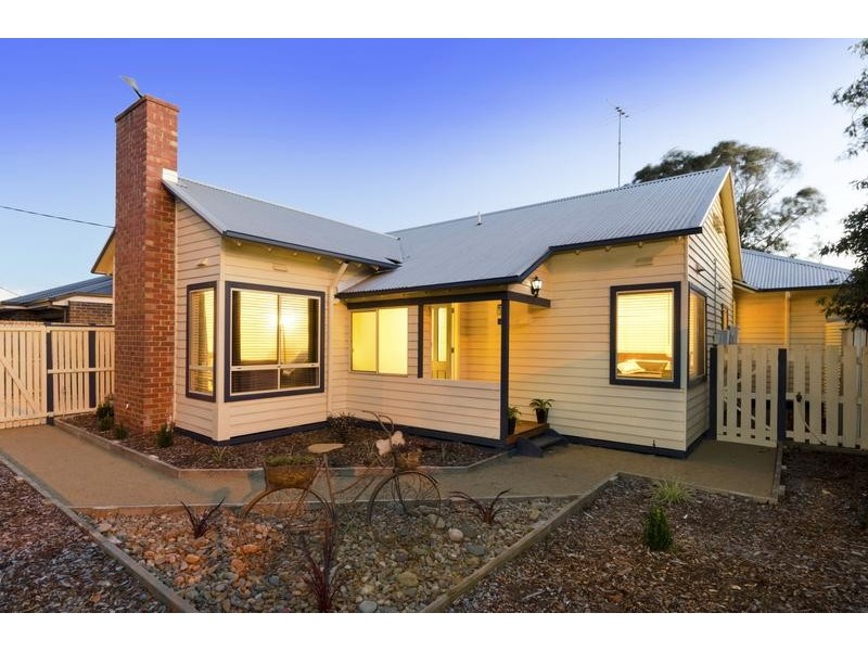 100 Ormond Rd, East Geelong VIC 3219